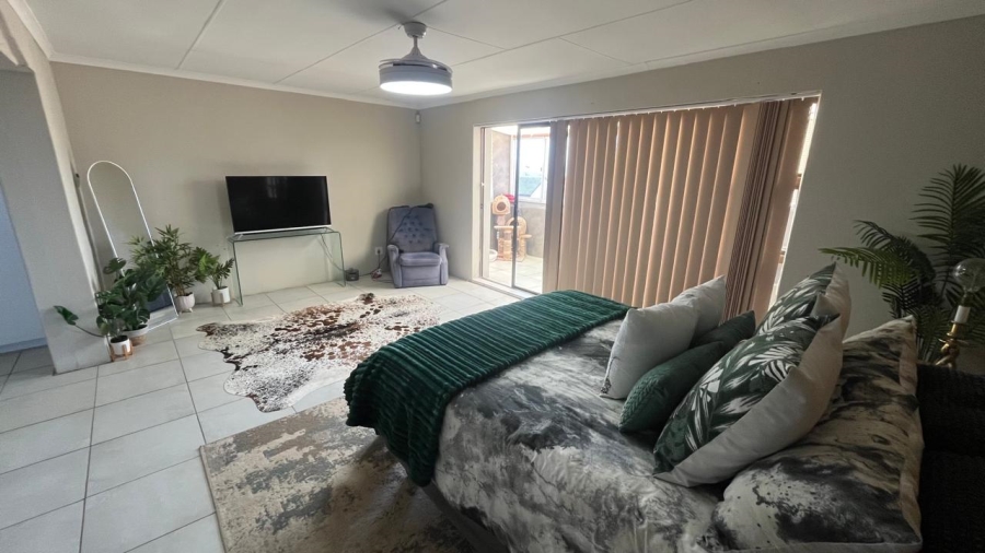 5 Bedroom Property for Sale in Wavecrest Eastern Cape